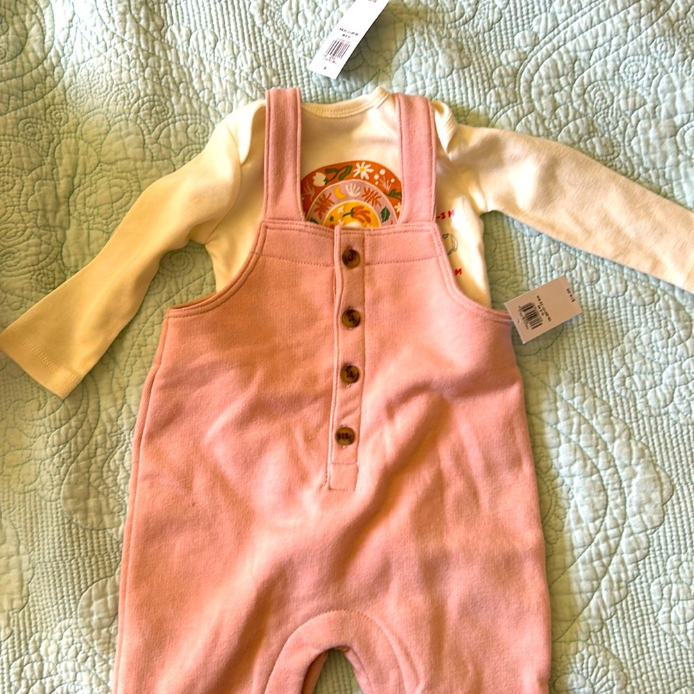 NWT 0-3 month outfit by Old Navy